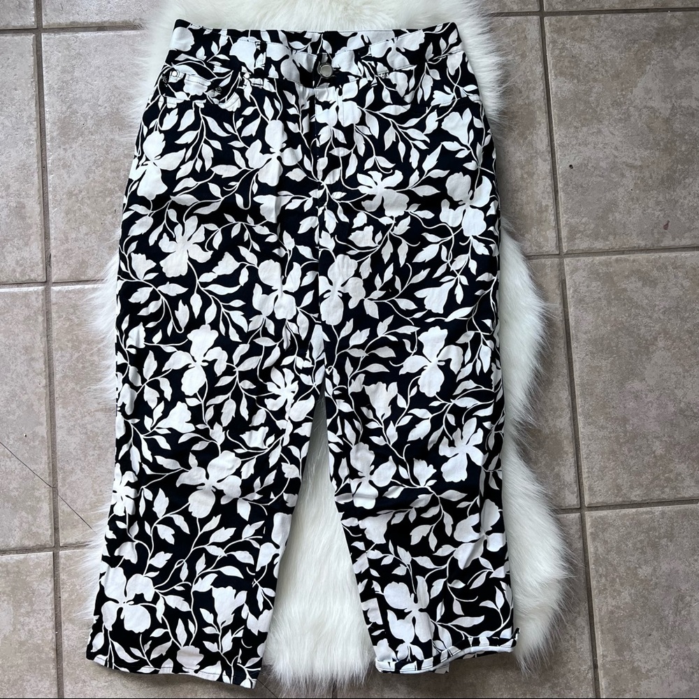 Ladies Floral capris